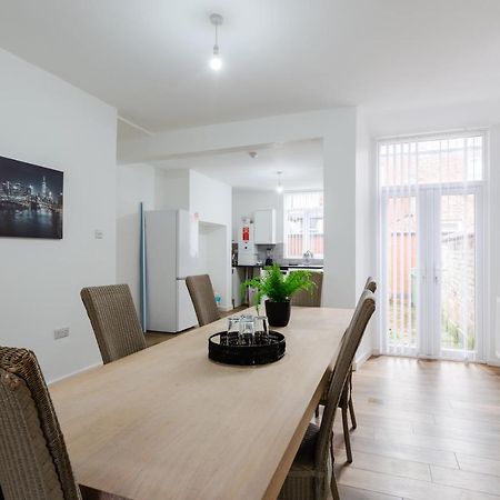 Clayton House - Spacious Home Near Etihad Stadium Manchester Buitenkant foto